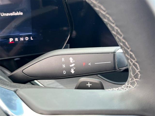 Photo of 2025 Summit White Chevrolet Suburban