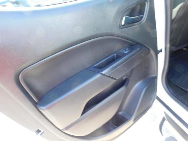 Photo of 2021 White Chevrolet Colorado