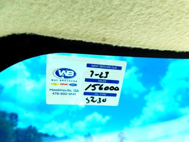 Photo of 2002 White Chevrolet Tahoe