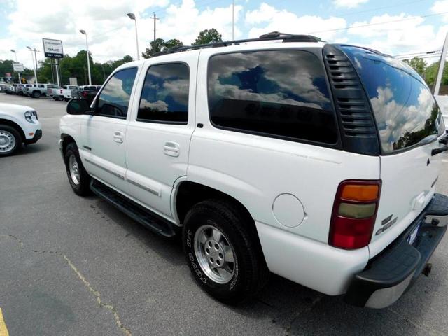Photo of 2002 White Chevrolet Tahoe