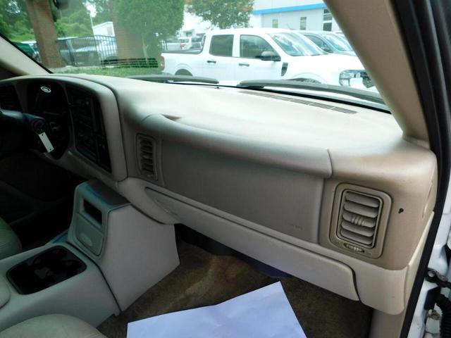 Photo of 2002 White Chevrolet Tahoe