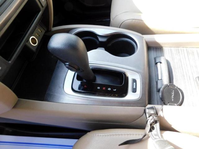 Photo of 2017 White Honda Pilot