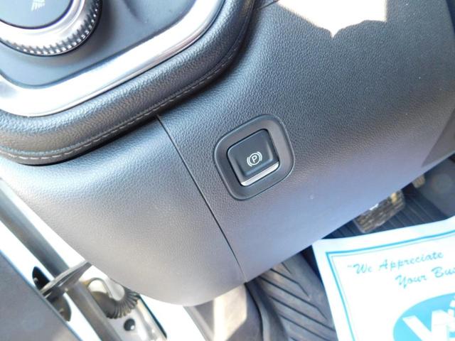 Photo of 2020 White GMC Sierra 1500