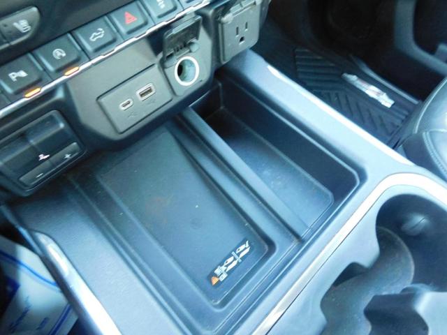 Photo of 2020 White GMC Sierra 1500