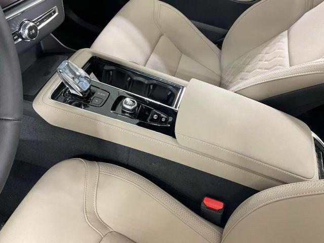 Photo of 2025 Crystal White Pearl Volvo XC90 Plug-In Hybrid