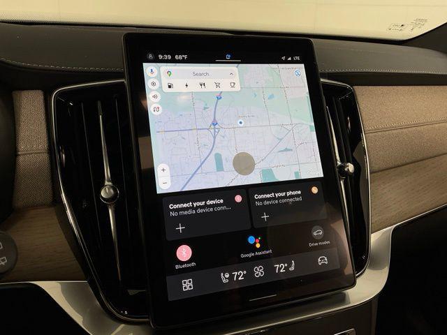 Photo of 2025 Crystal White Pearl Volvo XC90 Plug-In Hybrid