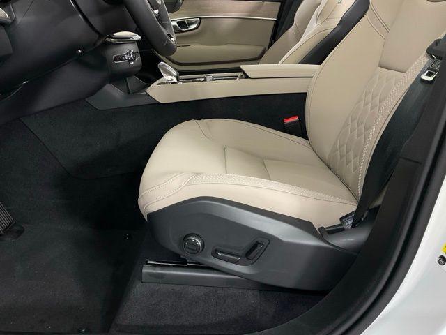 Photo of 2025 Crystal White Pearl Volvo XC90 Plug-In Hybrid