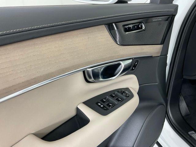 Photo of 2025 Crystal White Pearl Volvo XC90 Plug-In Hybrid