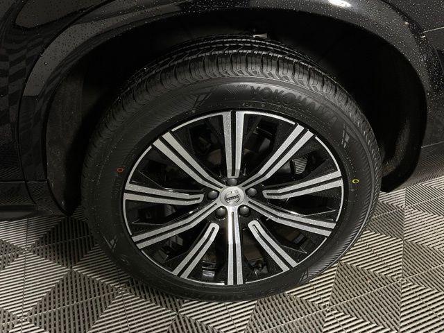 Photo of 2024 Onyx Black Metallic Volvo XC90