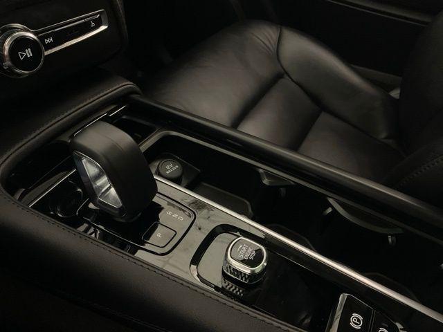 Photo of 2024 Onyx Black Metallic Volvo XC90