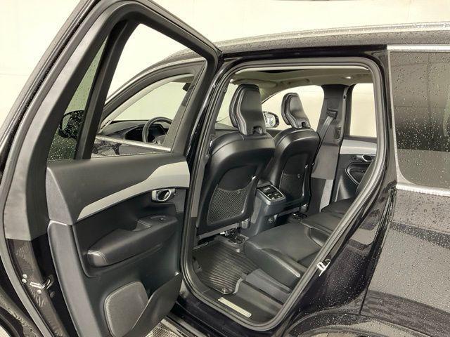 Photo of 2024 Onyx Black Metallic Volvo XC90