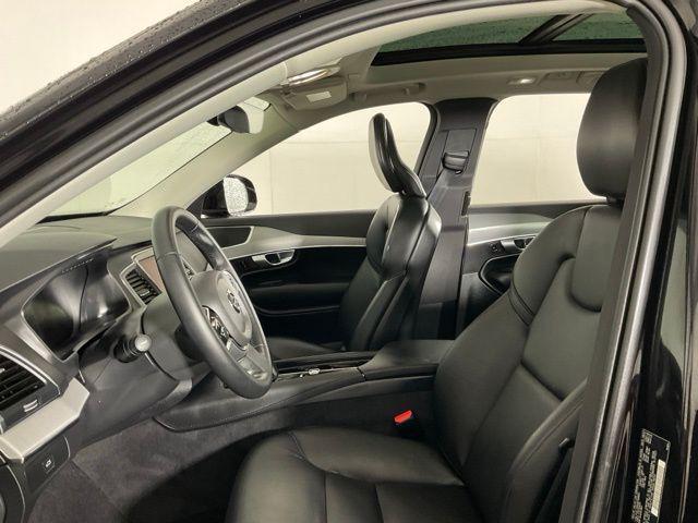 Photo of 2024 Onyx Black Metallic Volvo XC90