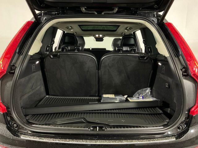 Photo of 2024 Onyx Black Metallic Volvo XC90