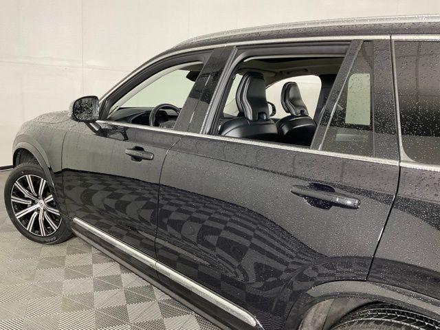 Photo of 2024 Onyx Black Metallic Volvo XC90
