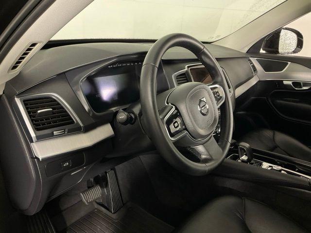 Photo of 2024 Onyx Black Metallic Volvo XC90