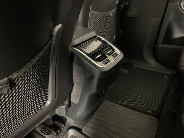 Photo of 2024 Onyx Black Metallic Volvo XC90