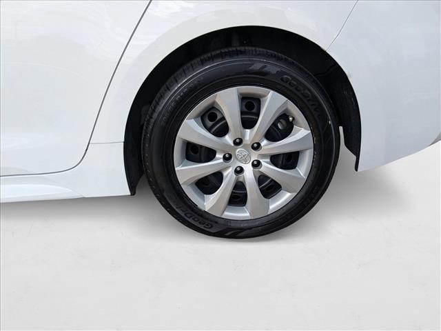 Photo of 2022 White Toyota Corolla