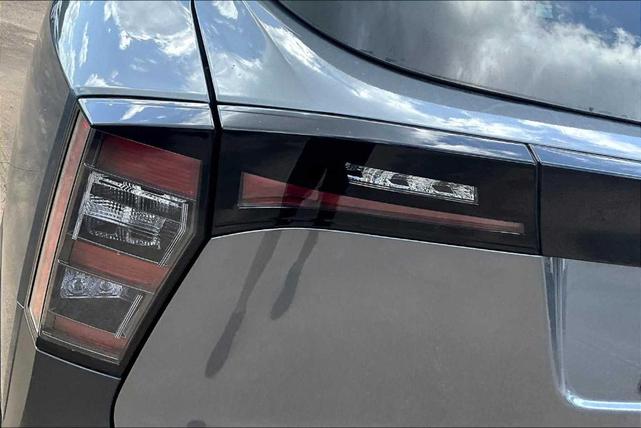 Photo of 2025 2t Gun Red Roof Nissan Kicks