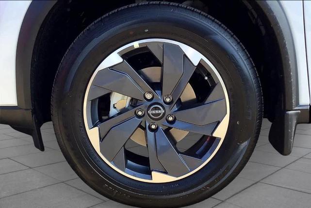 Photo of 2025 Everest White P Nissan Rogue