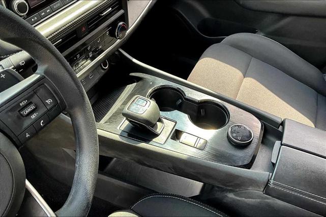 Photo of 2023 Glacier White Nissan Rogue
