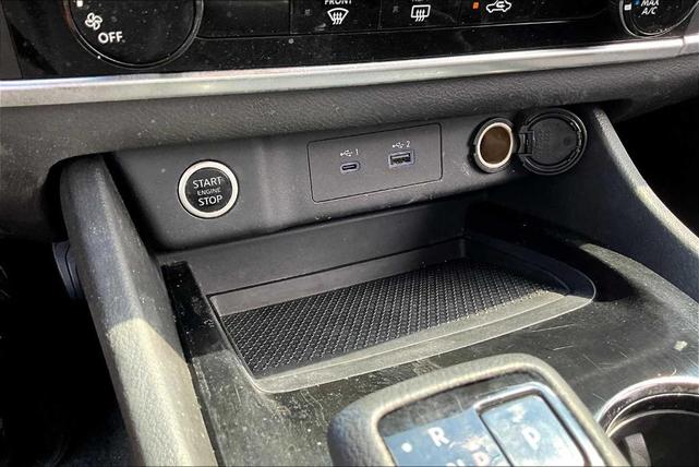Photo of 2023 Glacier White Nissan Rogue