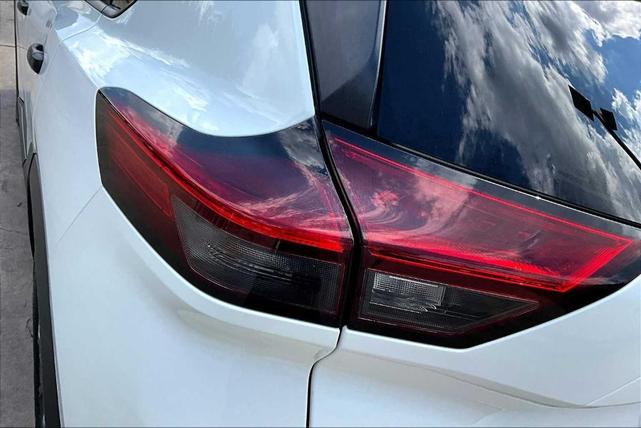 Photo of 2023 Glacier White Nissan Rogue