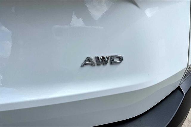 Photo of 2023 Glacier White Nissan Rogue