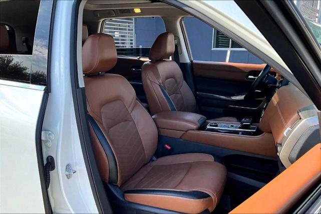 Photo of 2022 White Nissan Pathfinder