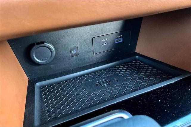 Photo of 2022 White Nissan Pathfinder