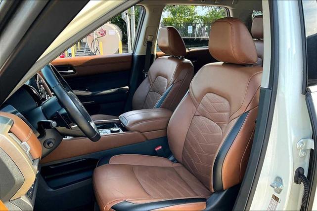 Photo of 2022 White Nissan Pathfinder