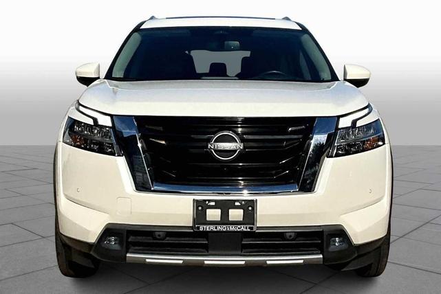 Photo of 2022 White Nissan Pathfinder