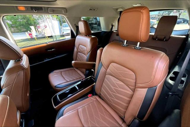 Photo of 2022 White Nissan Pathfinder