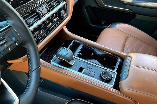 Photo of 2022 White Nissan Pathfinder
