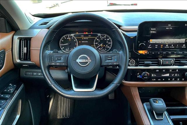 Photo of 2022 White Nissan Pathfinder