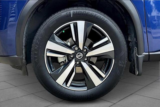 Photo of 2021 Caspian Blue Nissan Rogue