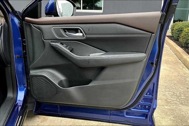 Photo of 2021 Caspian Blue Nissan Rogue