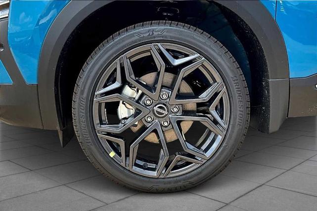 Photo of 2025 2t Ice Blk Roof Nissan Kicks