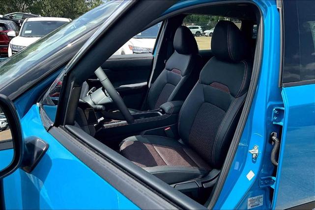 Photo of 2025 2t Ice Blk Roof Nissan Kicks