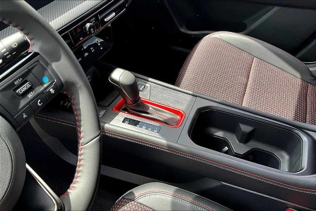 Photo of 2025 2t Ice Blk Roof Nissan Kicks