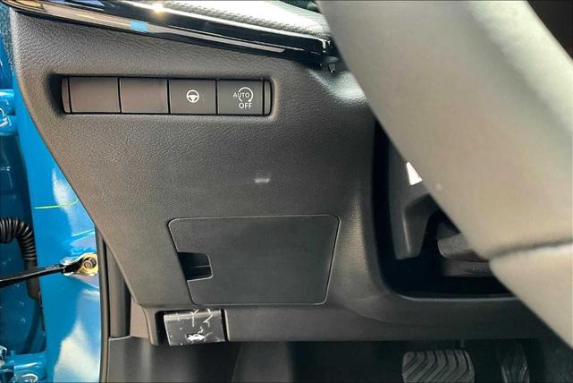 Photo of 2025 2t Ice Blk Roof Nissan Kicks