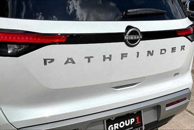 Photo of 2025 Everest White P Nissan Pathfinder