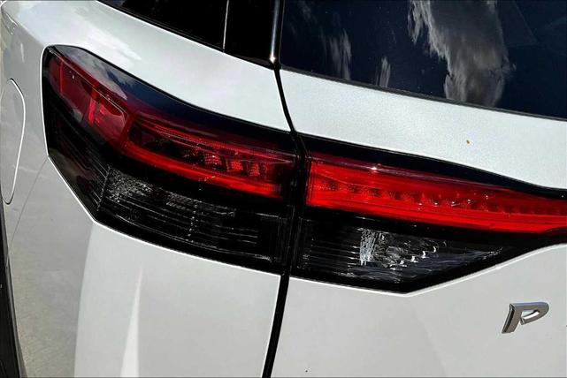 Photo of 2025 Everest White P Nissan Pathfinder