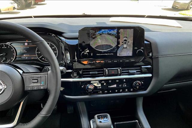 Photo of 2025 Everest White P Nissan Pathfinder