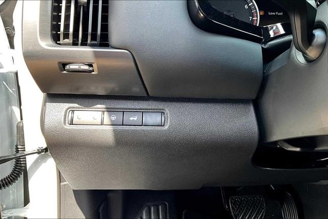 Photo of 2025 Everest White P Nissan Pathfinder