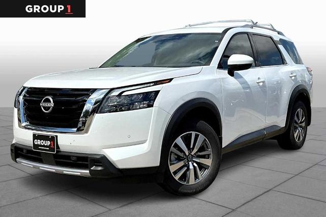 Photo of 2025 Everest White P Nissan Pathfinder
