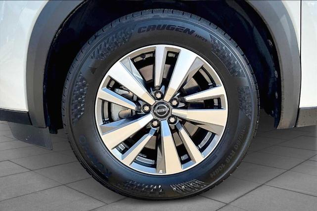 Photo of 2023 White Nissan Pathfinder