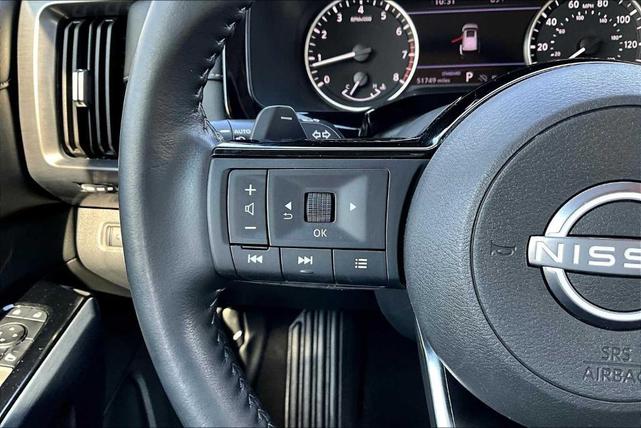 Photo of 2023 White Nissan Pathfinder