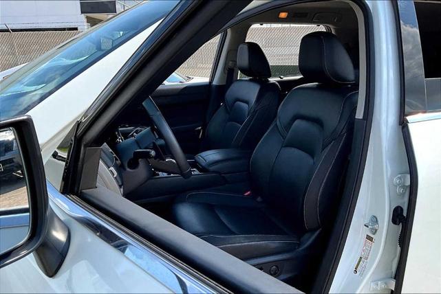 Photo of 2023 White Nissan Pathfinder