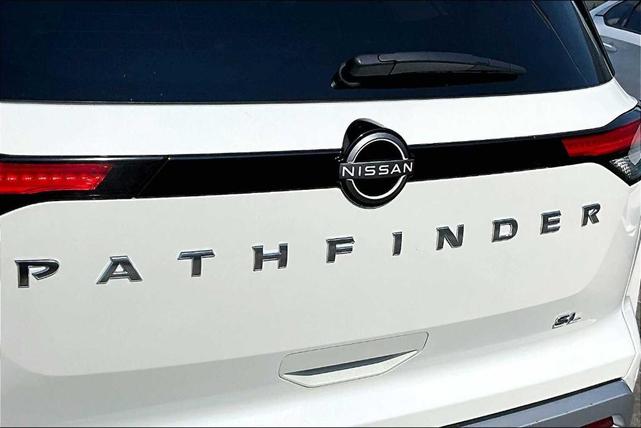 Photo of 2023 White Nissan Pathfinder