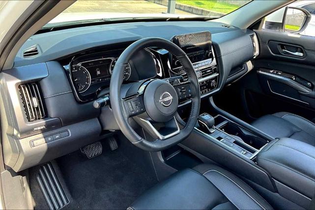Photo of 2023 White Nissan Pathfinder